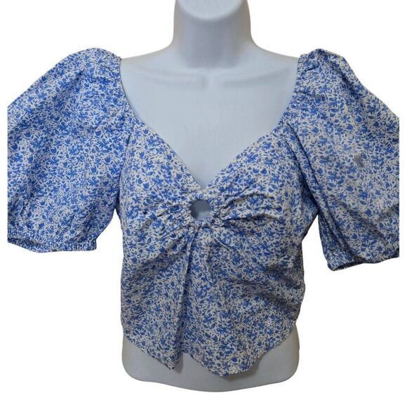 Blue Floral Puff Sleeve Crop Top With Front Cut-Out Detail milkmaid gathered top - Picture 2 of 8